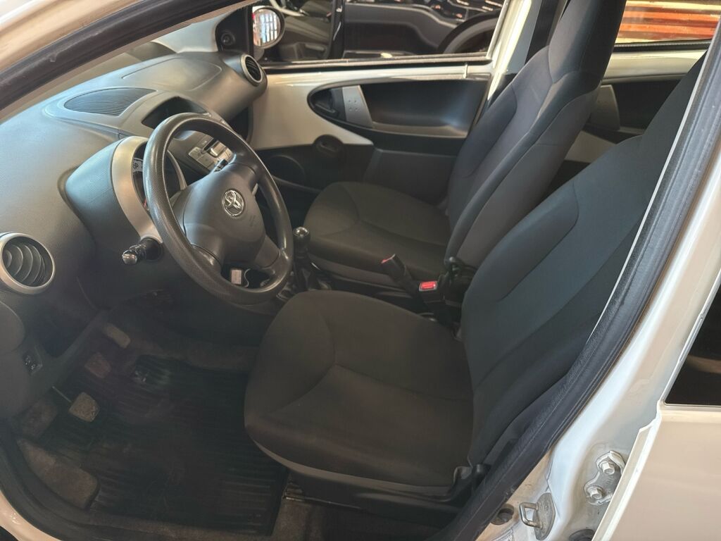 Toyota AYGO 2013 Valkoinen