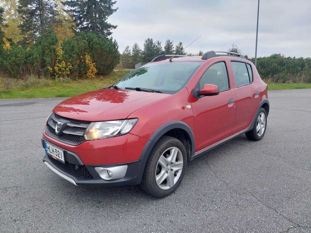 Dacia Sandero 2013 Punainen