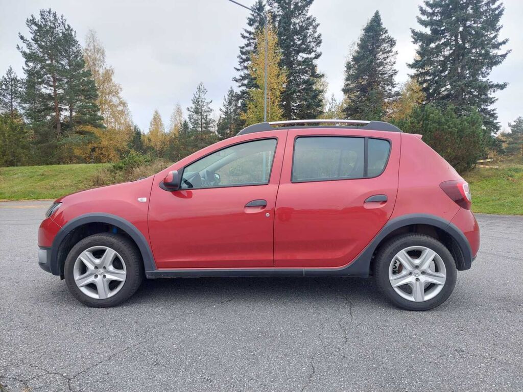 Dacia Sandero 2013 Punainen