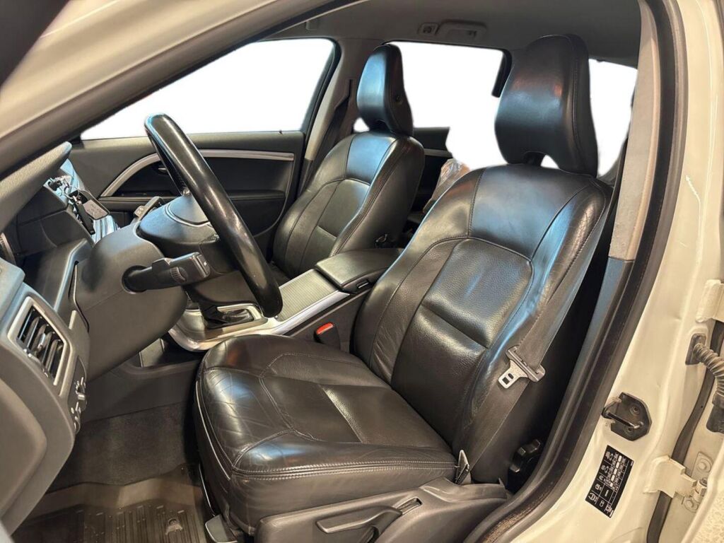 Volvo V70 2013 Valkoinen