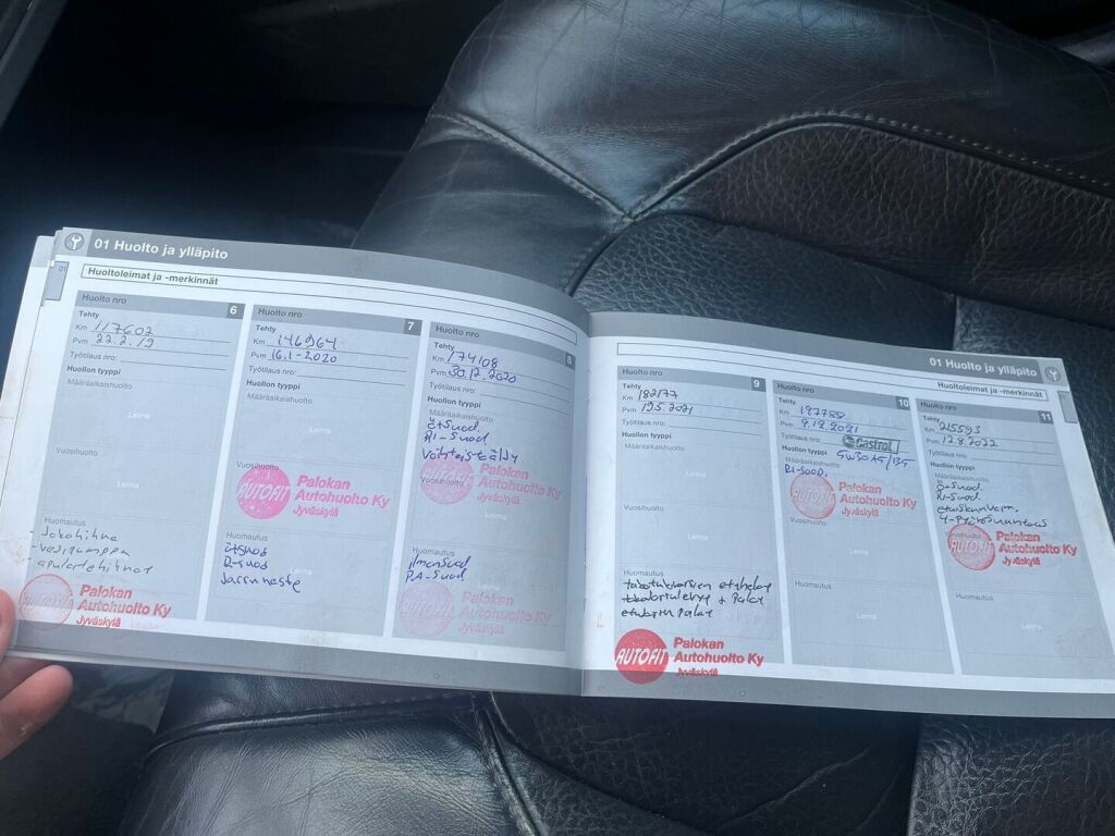 Volvo V70 2013 Punainen