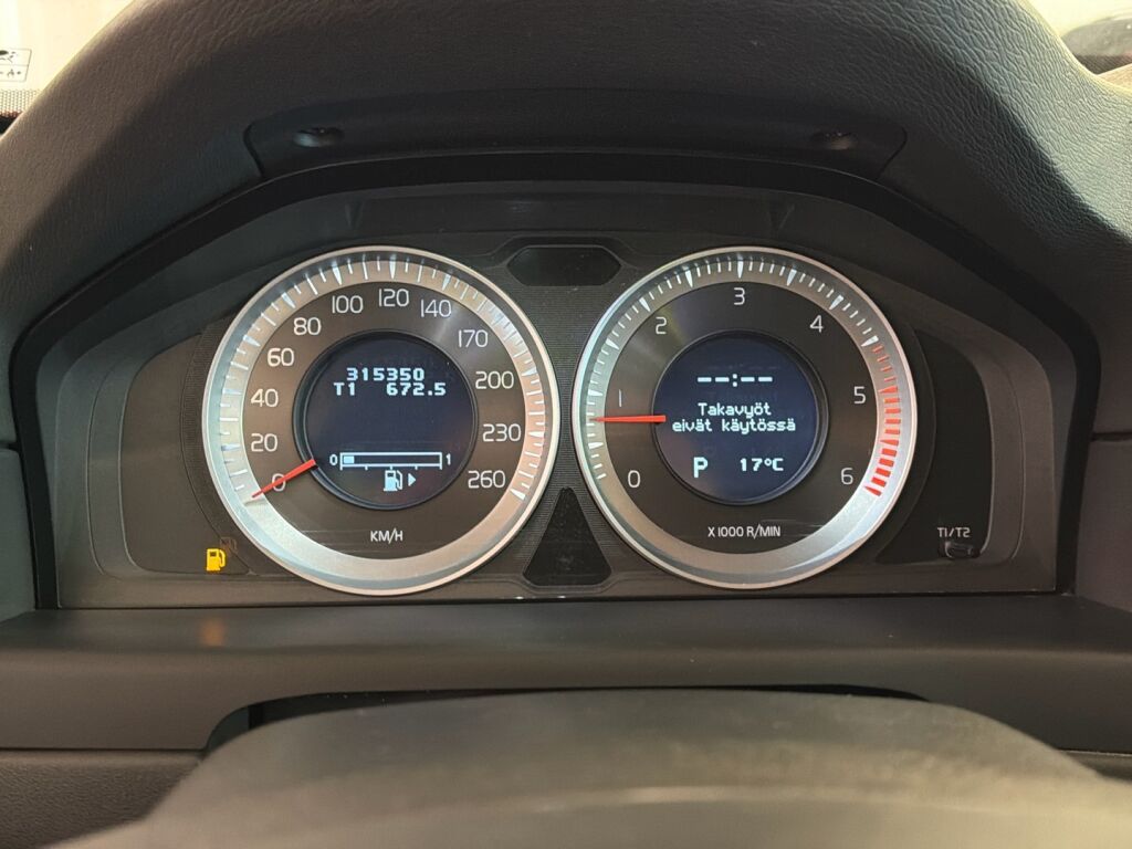 Volvo V70 2013 Punainen