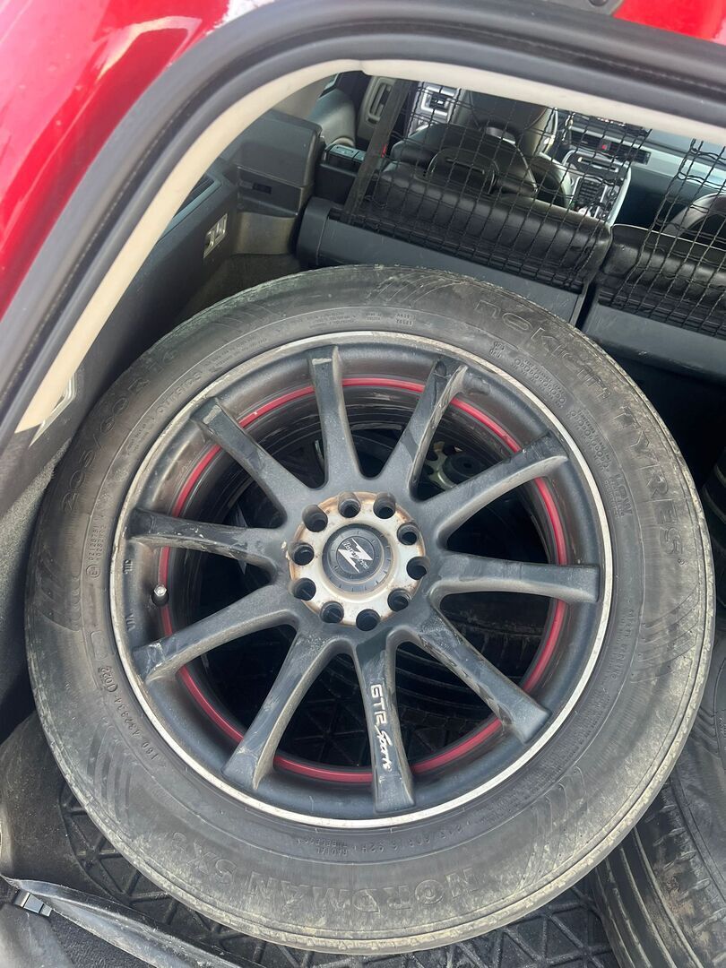 Volvo V70 2013 Punainen