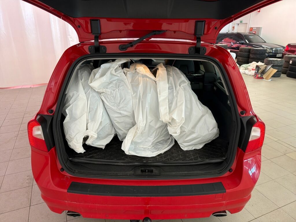 Volvo V70 2013 Punainen