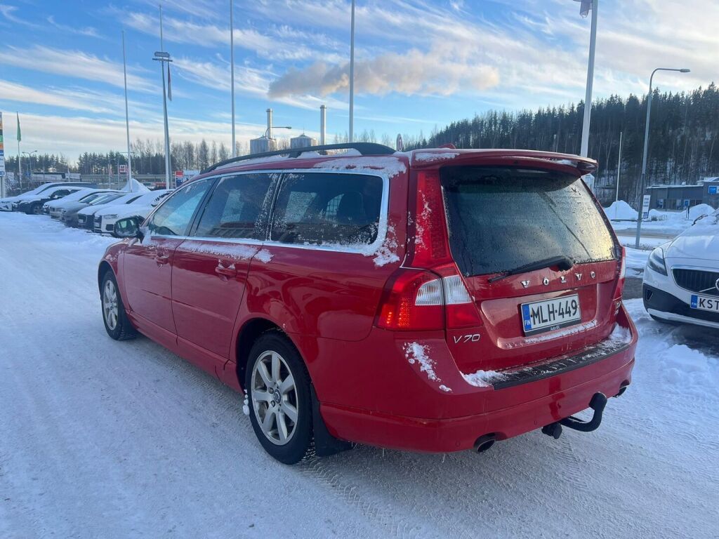 Volvo V70 2013 Punainen