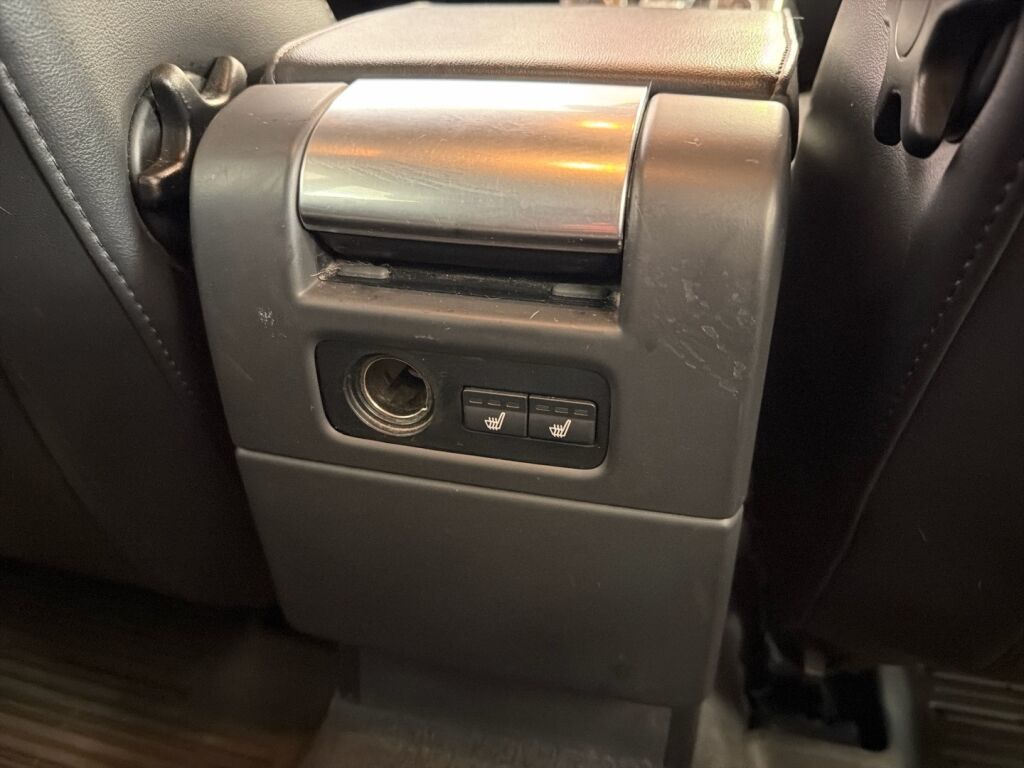 Volvo V70 2013 Punainen