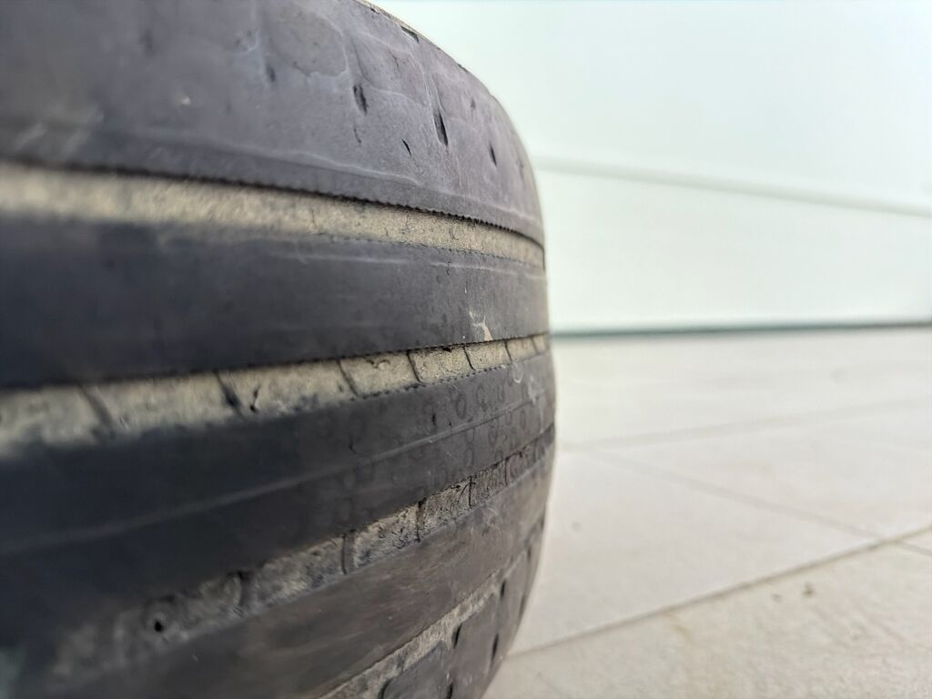 Volvo V70 2013 Punainen