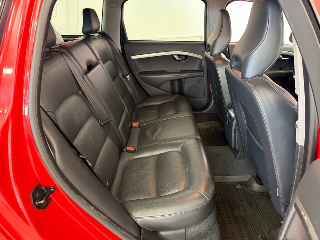Volvo V70 2013 Punainen