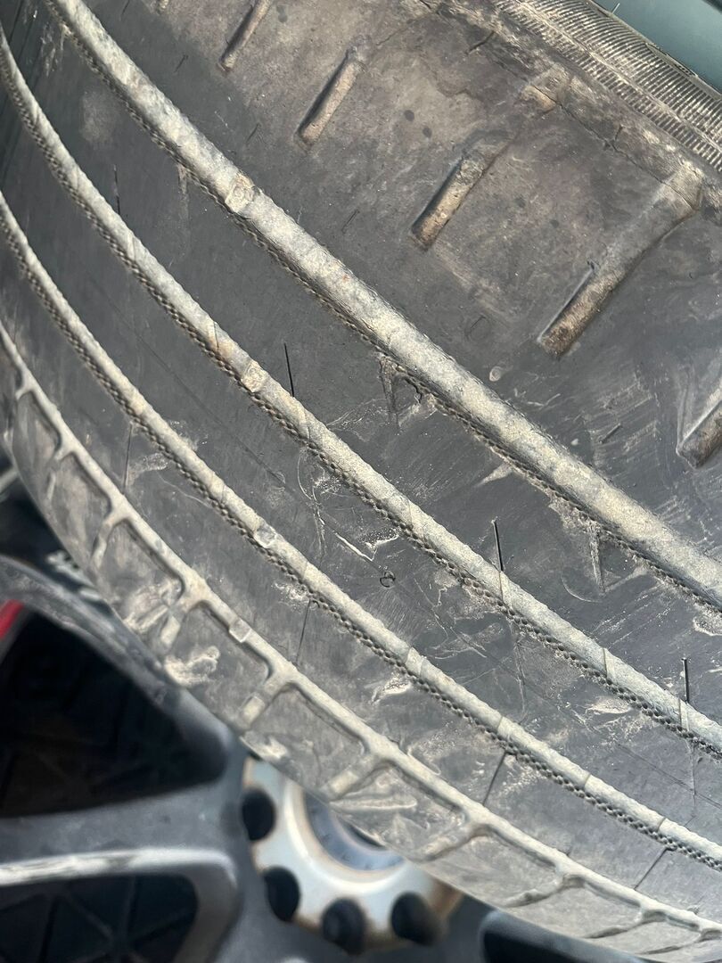 Volvo V70 2013 Punainen