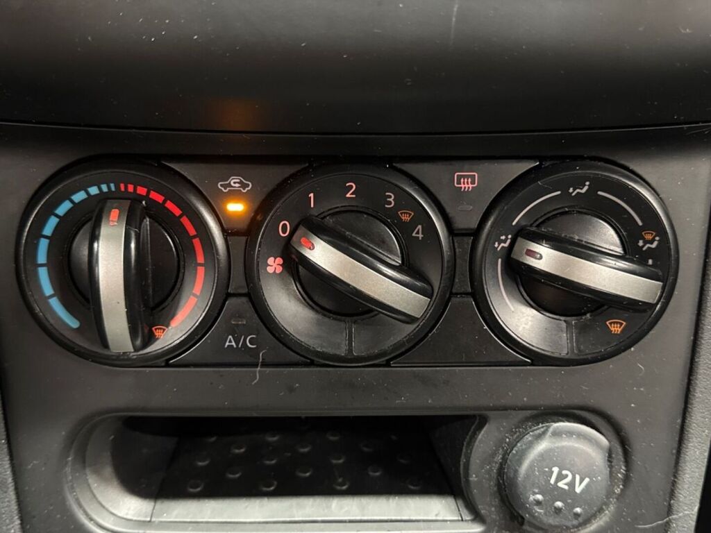Nissan Qashqai 2013 Ruskea (beige)