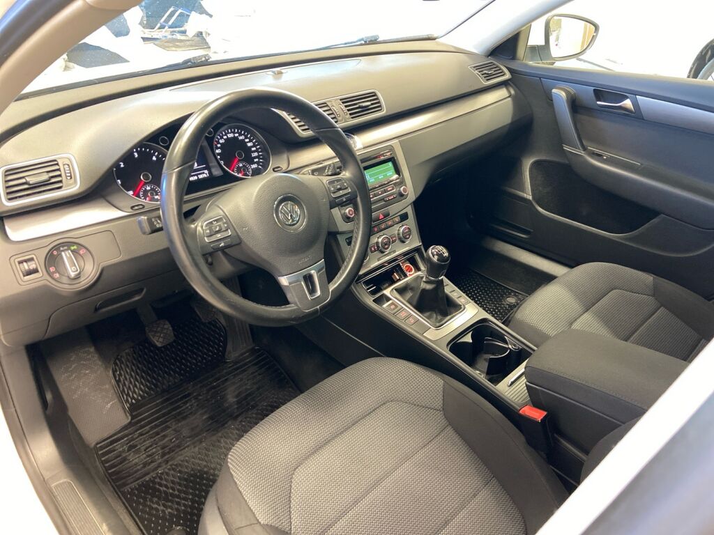 Volkswagen Passat 2013 Valkoinen