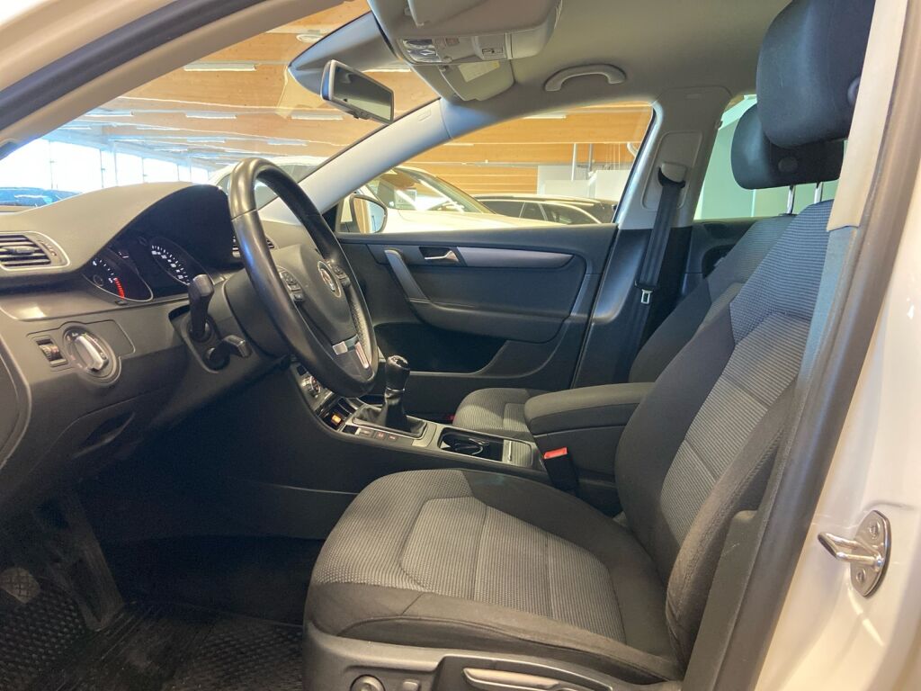 Volkswagen Passat 2013 Valkoinen