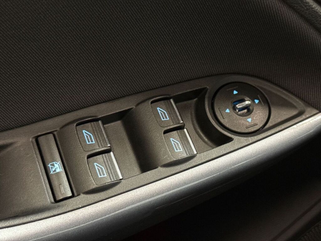 Ford Focus 2014 Ruskea (beige)