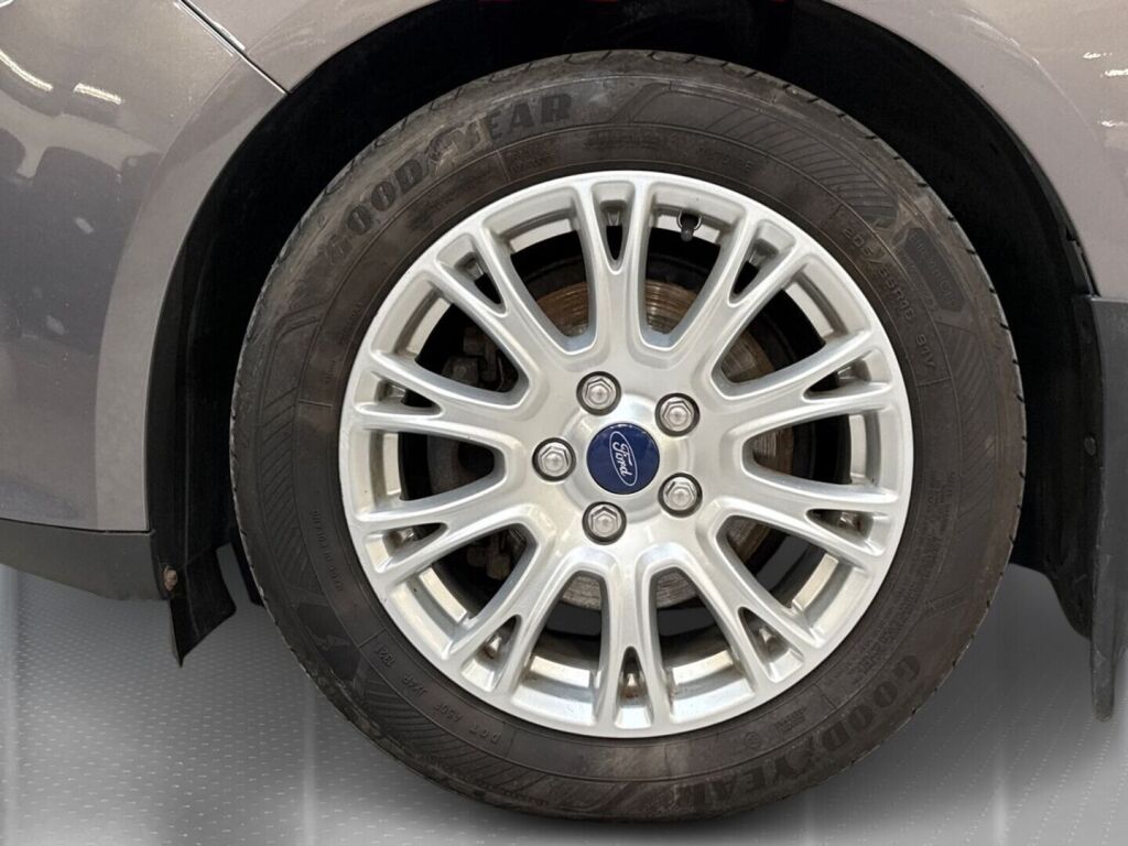Ford Focus 2014 Ruskea (beige)