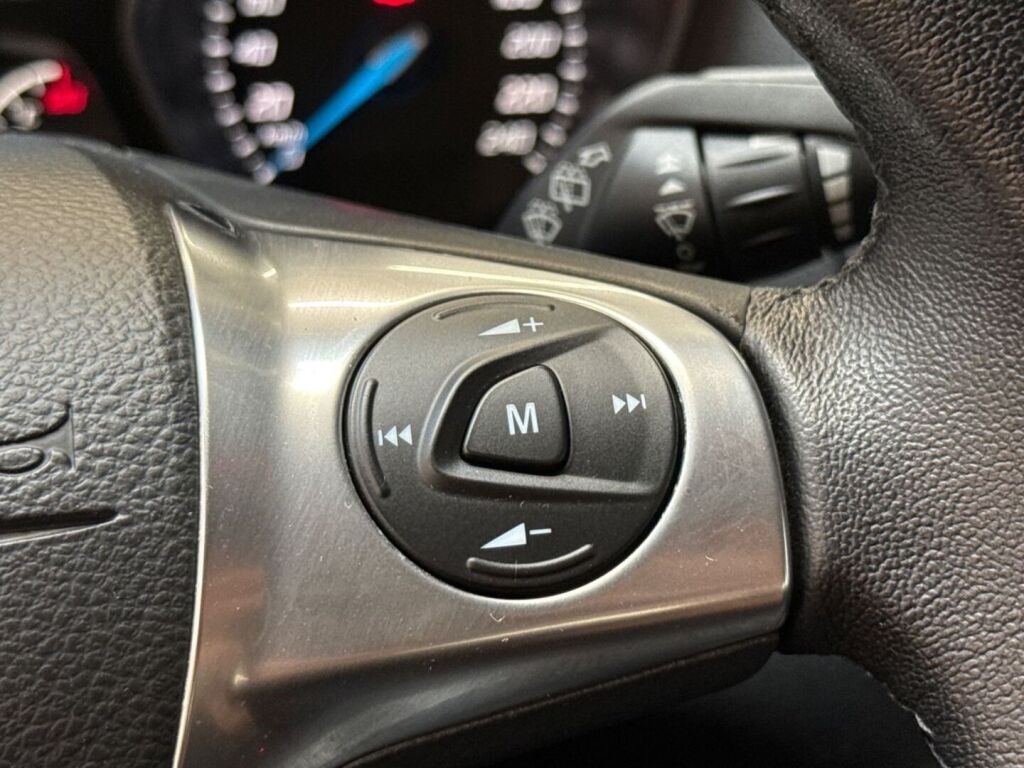Ford Focus 2014 Ruskea (beige)