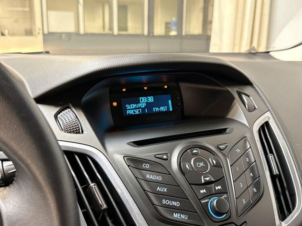 Ford Focus 2014 Ruskea (beige)