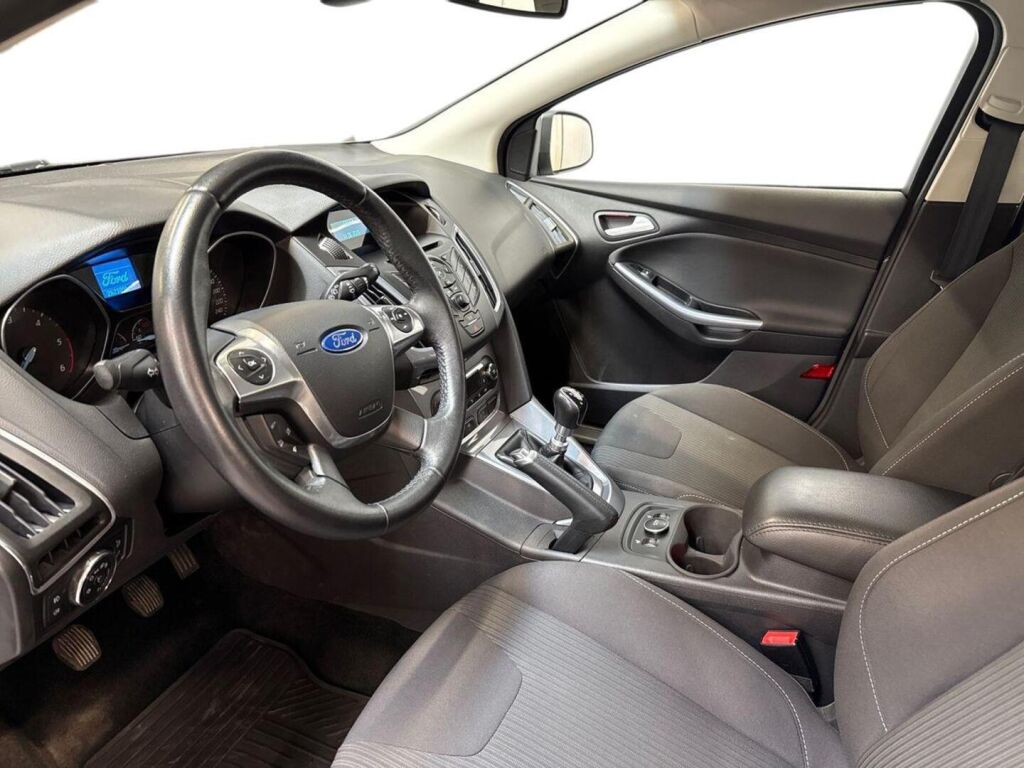 Ford Focus 2014 Ruskea (beige)