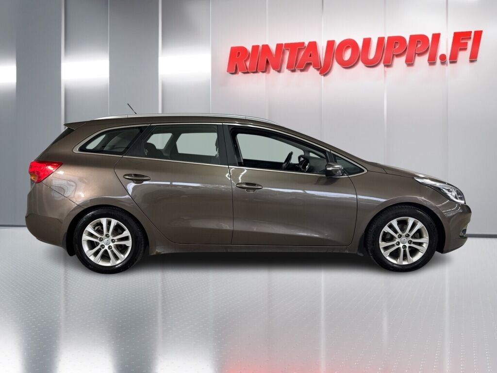Kia Ceed 2013 Ruskea (beige)