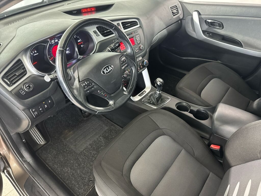 Kia Ceed 2013 Ruskea (beige)