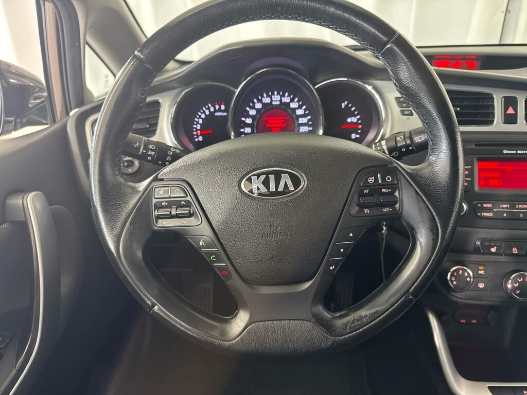 Kia Ceed 2013 Ruskea (beige)