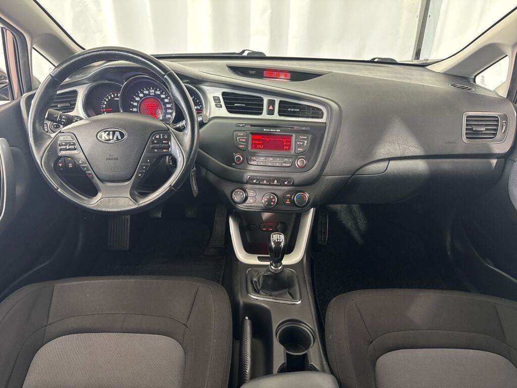 Kia Ceed 2013 Ruskea (beige)