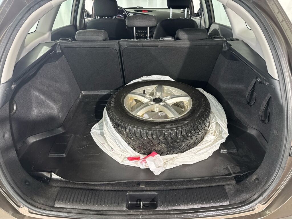 Kia Ceed 2013 Ruskea (beige)