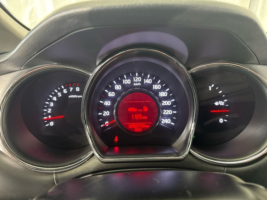 Kia Ceed 2013 Ruskea (beige)