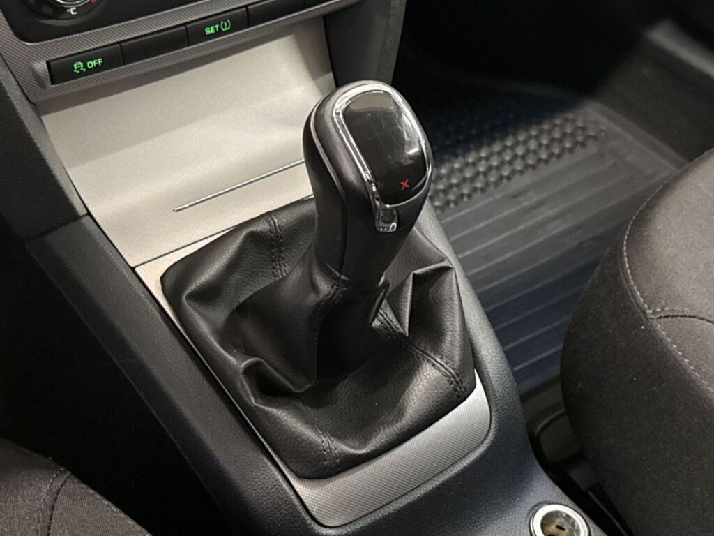 Skoda Octavia 2013 Hopea