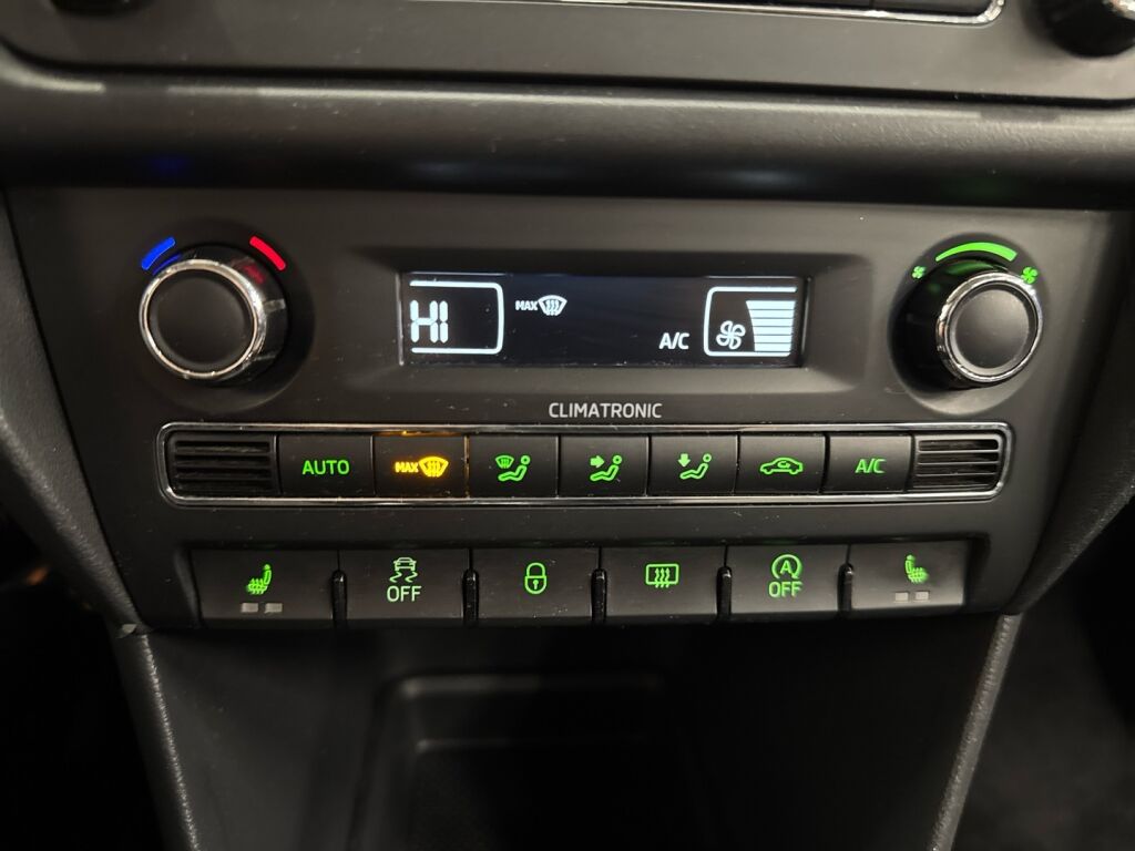 Skoda Rapid 2013 Punainen