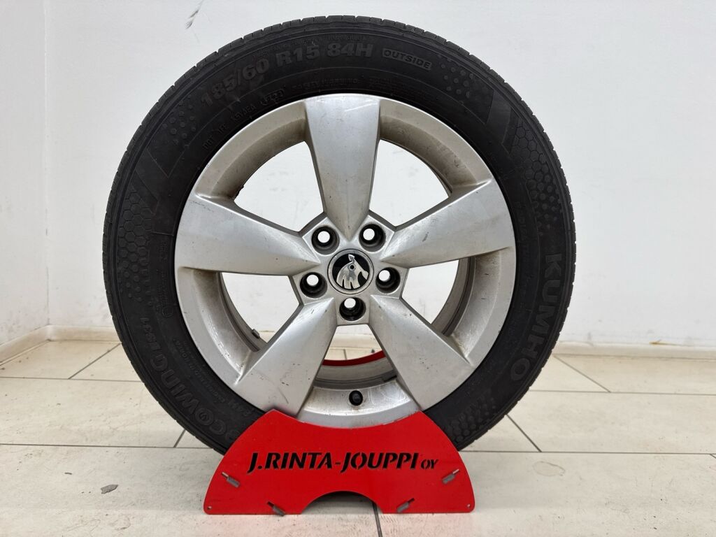 Skoda Rapid 2013 Punainen