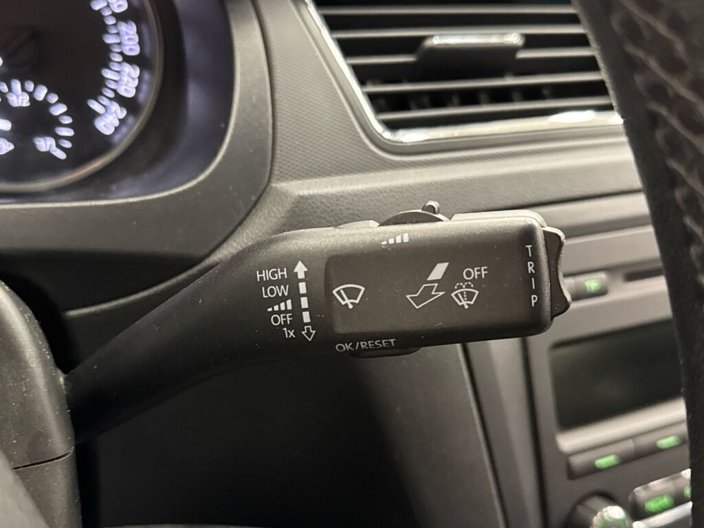 Skoda Rapid 2013 Punainen