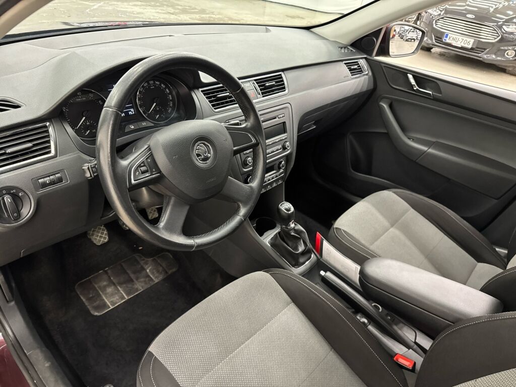 Skoda Rapid 2013 Punainen