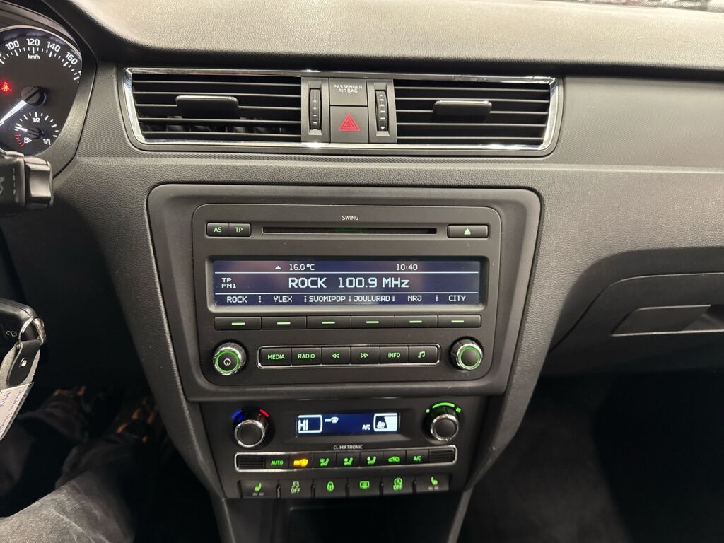 Skoda Rapid 2013 Punainen