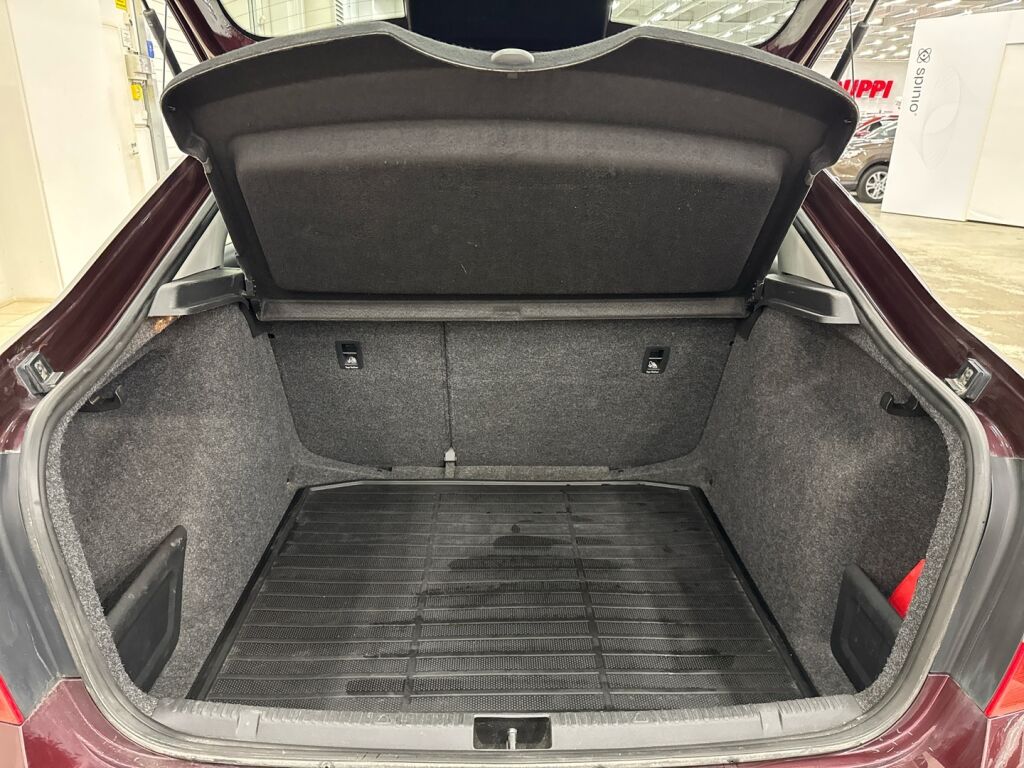 Skoda Rapid 2013 Punainen