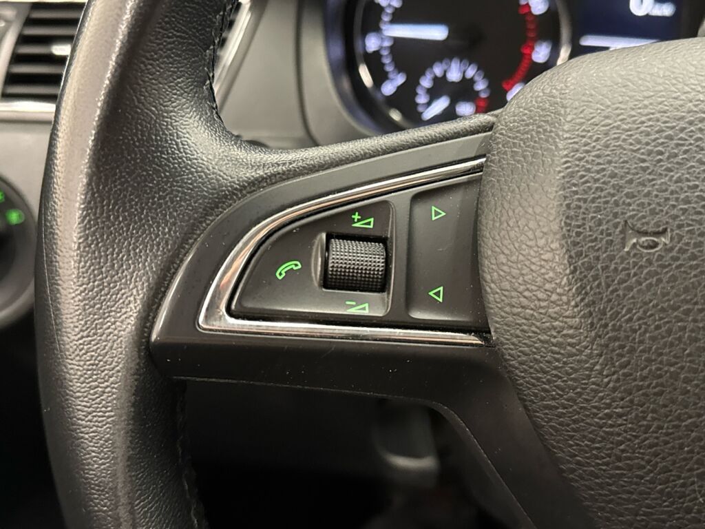 Skoda Rapid 2013 Punainen