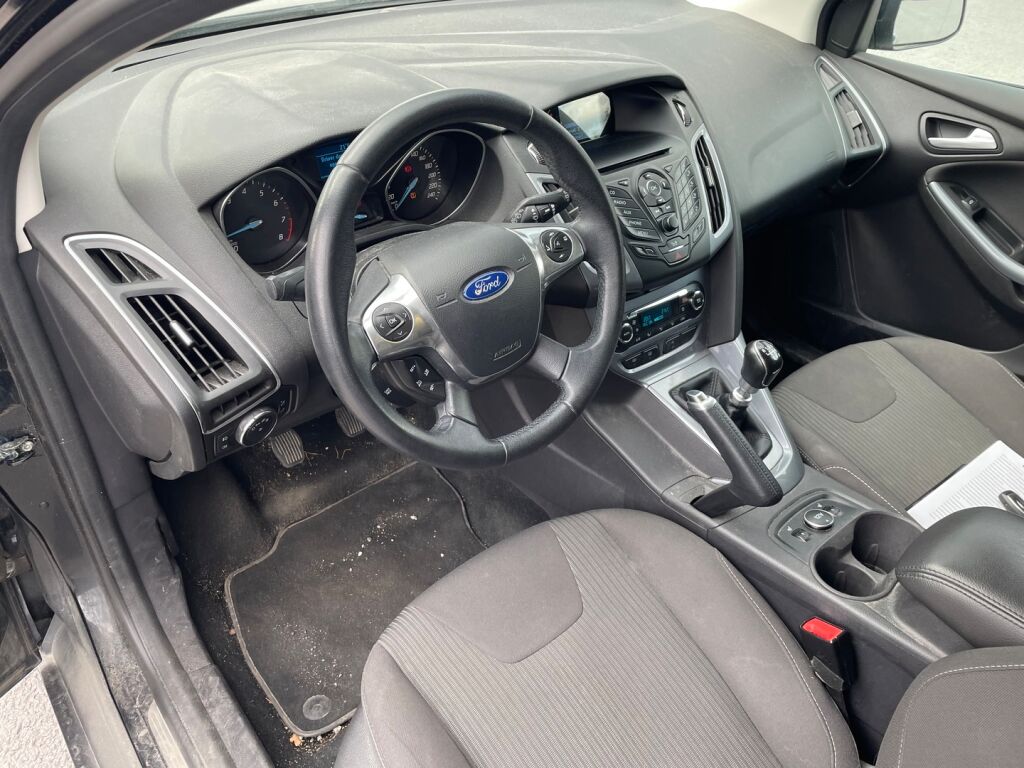 Ford Focus 2013 Musta