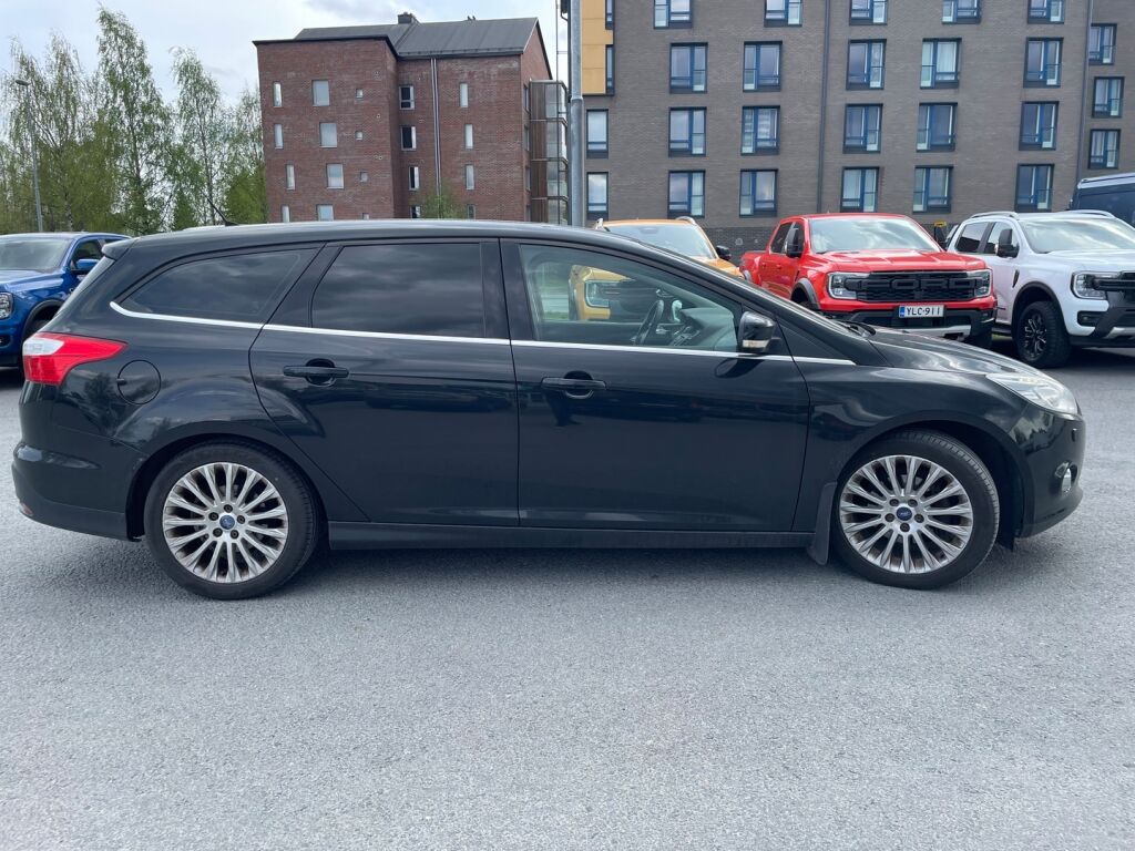 Ford Focus 2013 Musta