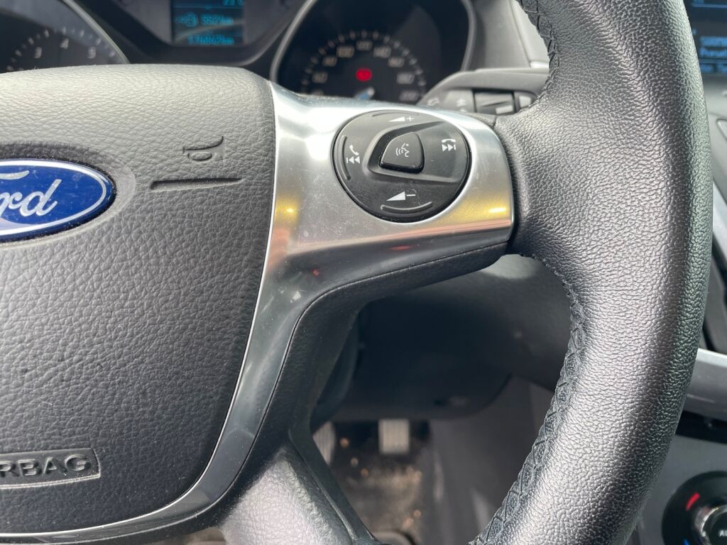 Ford Focus 2013 Musta