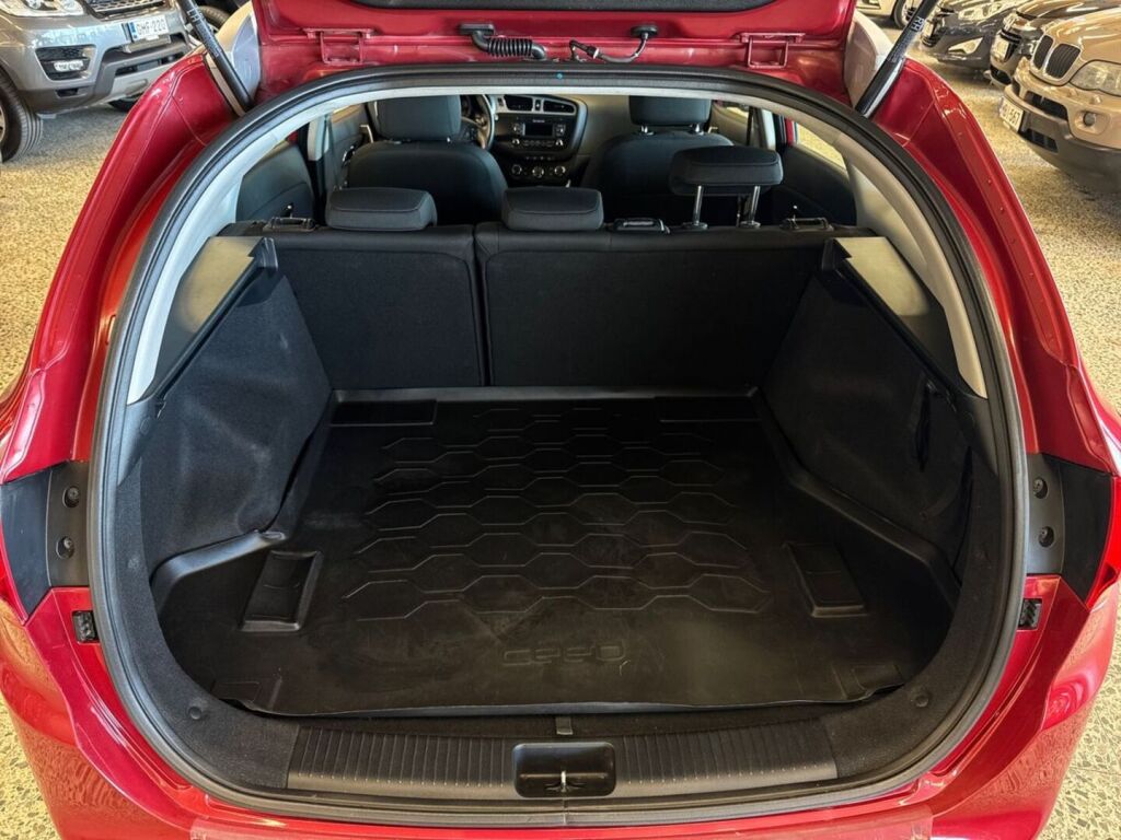 Kia Ceed 2013 Punainen