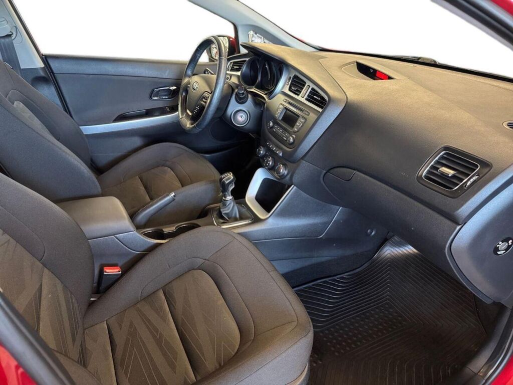 Kia Ceed 2013 Punainen