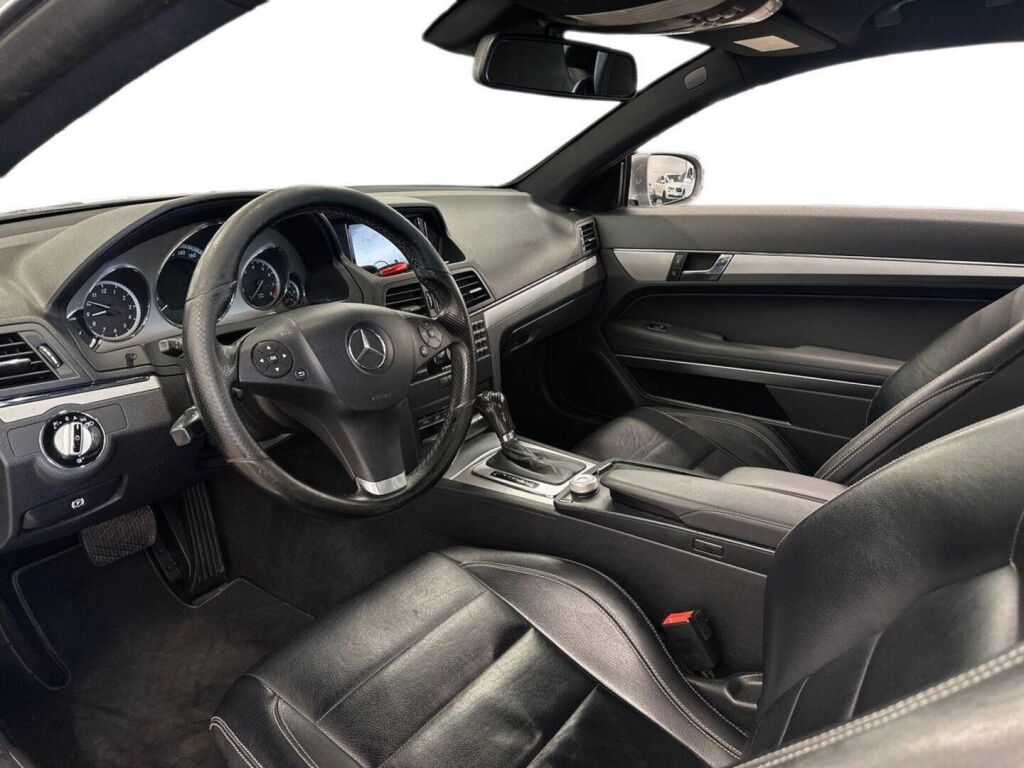 Mercedes-Benz E 2010 Harmaa