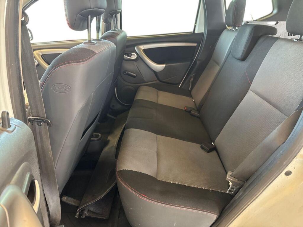 Dacia Duster 2013 Valkoinen