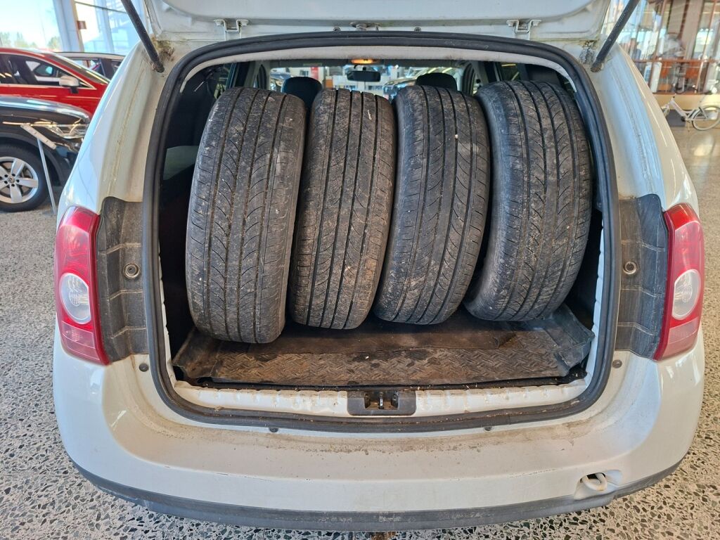 Dacia Duster 2013 Valkoinen