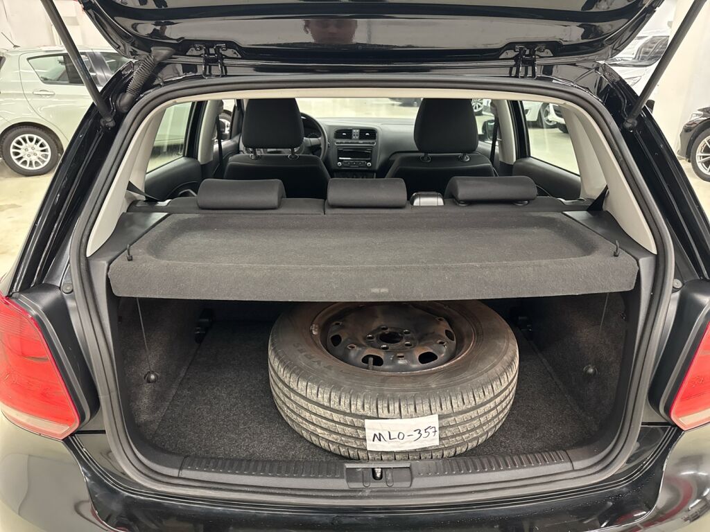 Volkswagen Polo 2013 Musta