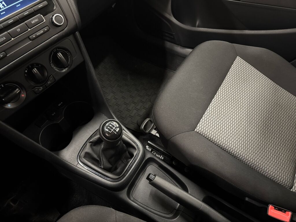 Volkswagen Polo 2013 Musta