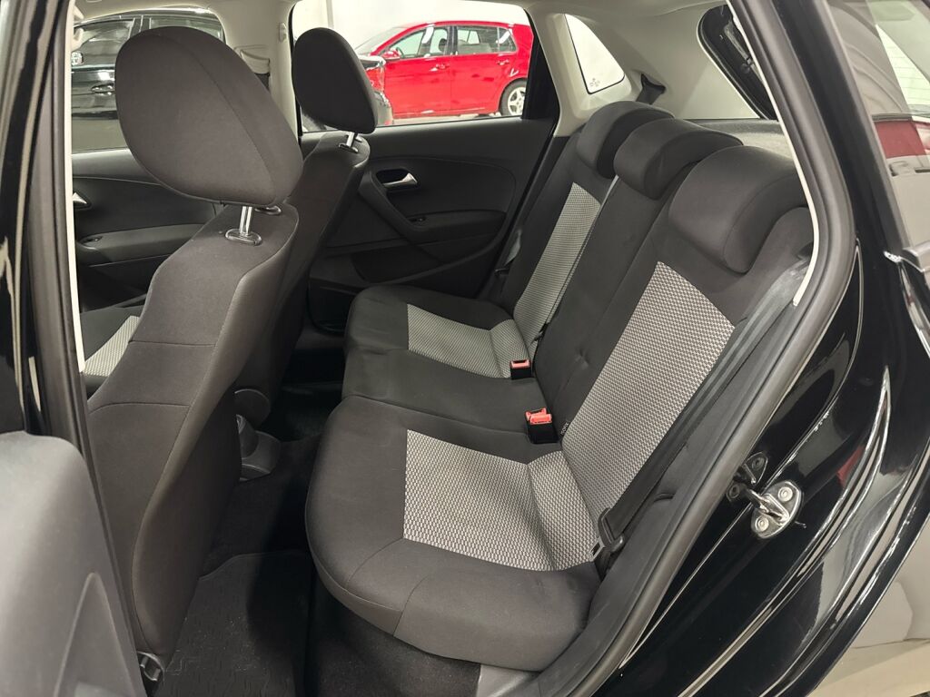 Volkswagen Polo 2013 Musta