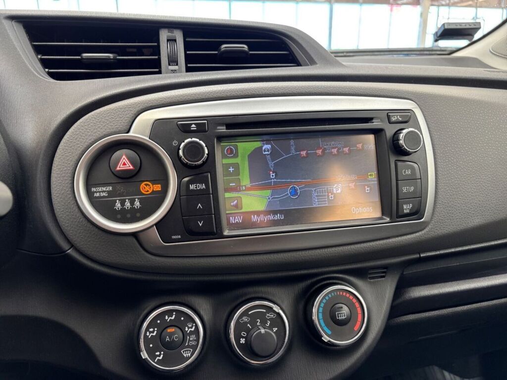 Toyota Yaris 2013 Violetti