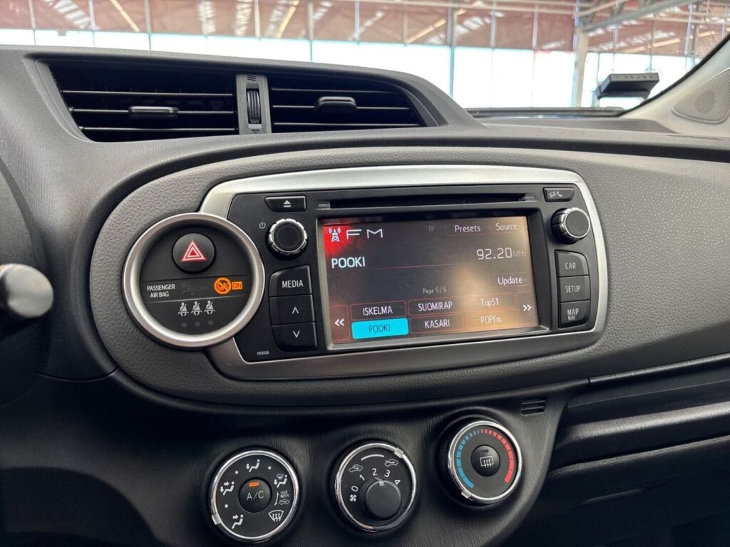Toyota Yaris 2013 Violetti