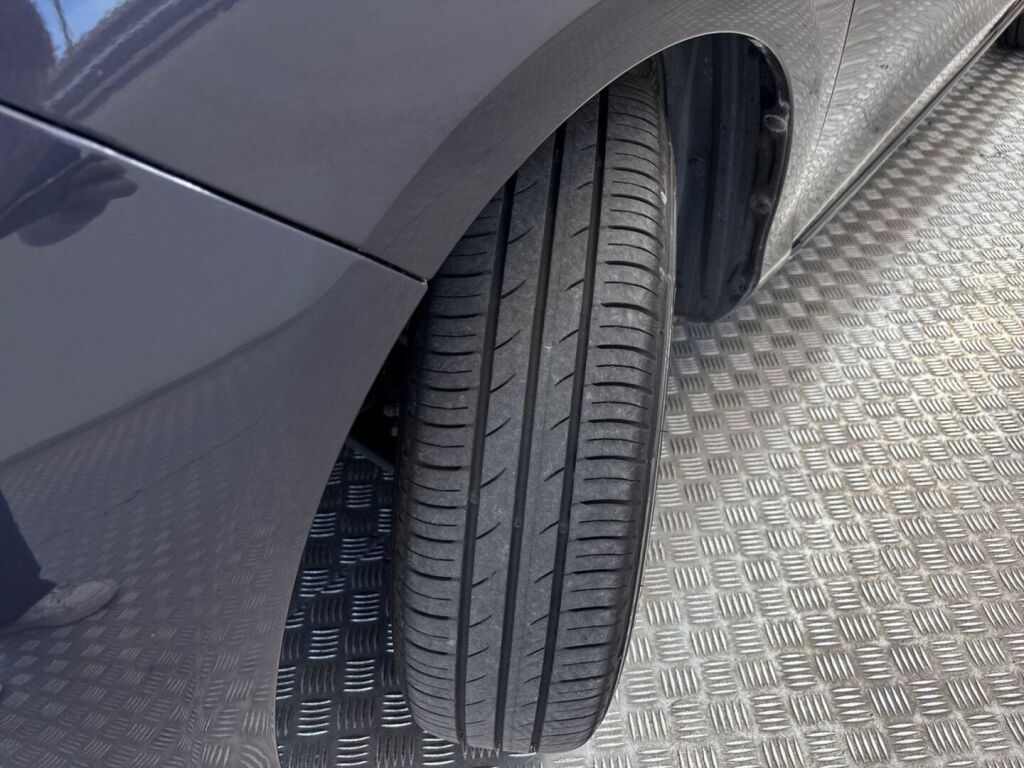 Toyota Yaris 2013 Violetti