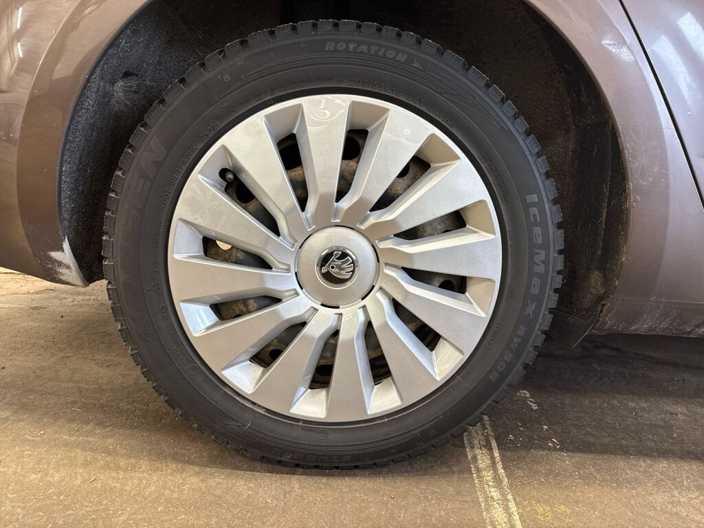 Skoda Octavia 2014 Ruskea (beige)